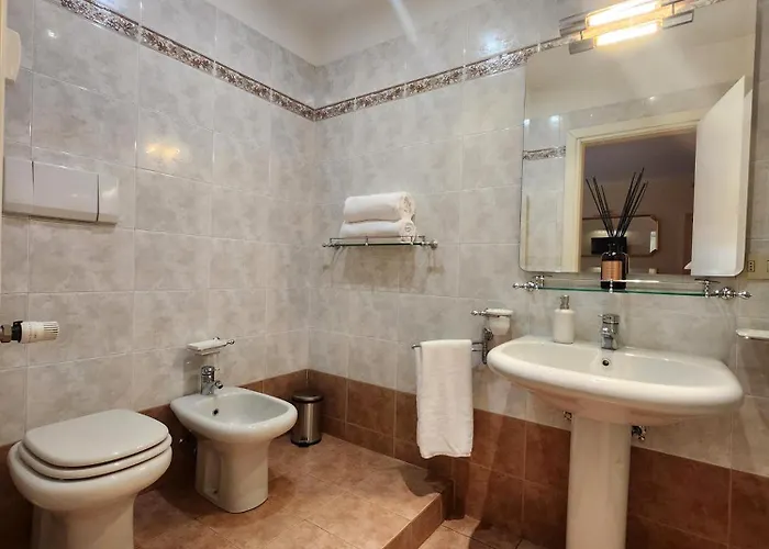 Authentic With Terrace דירה רומא